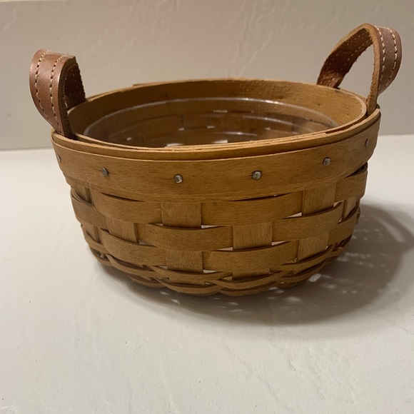 Vintage Longaberger Basket - Picture 1 of 4
